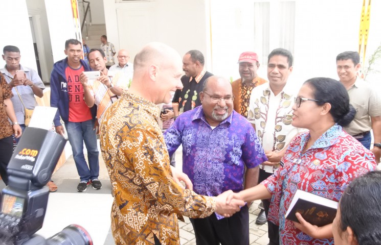 Selesaikan Kasus HAM, Undang Kelompok Pro Referendum Dialog